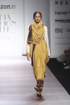 Sari Modern, Draping Fashion, India Fashion Week, Designer Saree Blouse Patterns, Indian Gowns Dresses, Indian Bridal Fashion, Elegant Saree