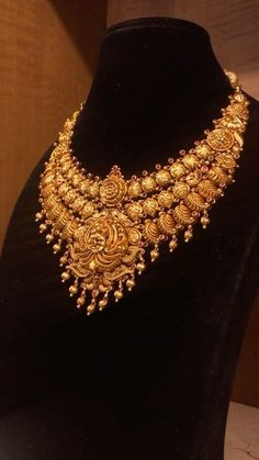 Bangalore Gold Jewellery, Traditional Jewellery Design, Antique Gold Jewelry Indian Bridal Jewellery Necklace Set, Gold Choker Designs, Gold Necklace Set Bridal, Hallmark Jewellery, Traditional Gold Jewellery, Gold Antique Necklace, Necklace Set Indian Bridal Jewelry