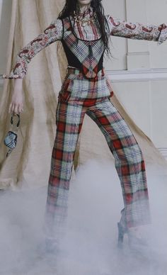 Vivian Westwood Punk 70s, Viven Westwood Dress, Vivienne Westwood Iconic Looks, Vivian Westwood Clothes, Vivienne Westwood 1970s, Vivirnnr Westwood, Vivienne Westwood Punk 1970s, Vivienne Westwood Punk Fashion, Vivienne Westwood Outfit Aesthetic