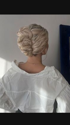 Easy Cute Bun, Chignon Hairstyle, Hair Couler, Pony Hairstyle, Cute Bun, Cute Bun Hairstyles, Elegant Hairstyle, Chignon Hair, Best Haircuts