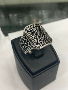 It is a carefully crafted product made of 925 sterling silver. Silver Man, Signet Ring, Favorite Jewelry, Mens Jewelry, Rings For Men, Jewelry Rings, 925 Sterling Silver, Accessory Gift, Sterling Silver