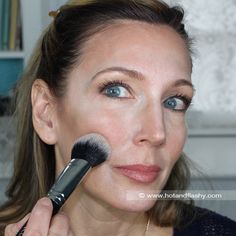 How To Contour the Mature Face | Contouring & Highlighting Tutorial – hotandflashy.com Make Up Tricks, New Look Ideas, 50s Makeup, Makeup Contour, Vintage Meets Modern, Classic Lifestyle