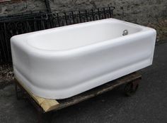 a bath tub sitting on top of a wooden pallet