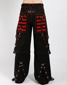 Black and Red ~ pants zip off into shorts and feature removable chains, adjustable ankles, D-rings, and deep, netted pockets. WOMAN IS WEARING X-SMALLMAN IS WEARING MEDIUMSIZING BASED ON MENS FIT– Refer to Unisex Darkstreet Pant - Size Chart (Based on Men's Sizing)– Drawstring and adjustable waist buckles allow for a tighter fit on the waist– 100% Cotton.– Hand wash cold. Lay flat to dry. Black And Red Pants, Alt Pants, Alt Style Outfit, Skull Pants, Emo Things, Tripp Pants, Gothic Ideas, Gothic Pants, Alt Clothes