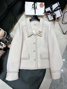 Tweed Outfit, Fashion Dream Job, Pop Clothing, Cozy Coats, Fashion Belts, Wardrobe Style, Really Cute Outfits, Jacket Design, Oman