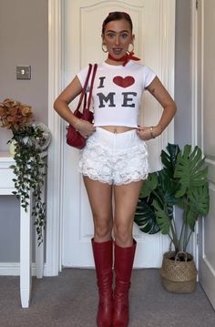 Acl Festival Fits, Pride Outfit Inspo Women, Coachella Fits 2024, Lolla Outfits Lollapalooza, Indie Festival Outfit, Red Festival Outfit, Festival Outfits Summer, Red Boots, Festival Outfit