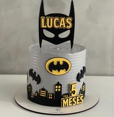 a batman themed birthday cake with the name lucas on it