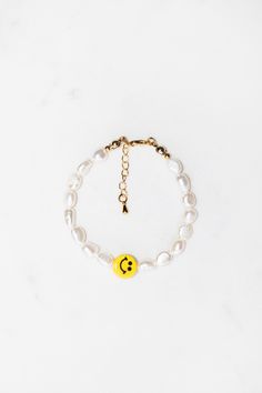 Smiley face bead bracelet / Smiley bracelet / Bead and pearl bracelet / Y2k bracelet / Smile jewelry / Smile bracelet / Smile jewellery with 14k gold clasp. Bracelets are made to order so, no 2 are the same which makes them even more special and unique. *SIZE: The length of the bracelet is adjustable from 16cm to 20cm approximately. If you want it longer or shorter I can do it. * CARE: Each piece is handcrafted with great attention to detail. However, please keep in mind that jewelry, in general, is fragile, so handling your necklace with care is recommended. To keep your jewelry looking brand new, please prevent extended interaction with water exposure and chemicals like perfume and lotions. * SHIPPING All orders are hand-packed and shipped using Correos. It comes in a silk organza gift b Smile Jewelry, Smile Bracelet, Smiley Bracelet, Smiley Face Bracelet, Bracelet Y2k, Bracelet Bead, Smiley Faces, Lovely Necklace, I Can Do It