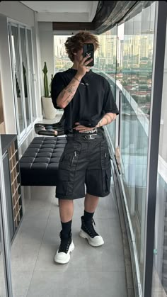 tomndomingues on Instagram Edgy Outfits Men, Summer Outfits Men Streetwear, Mens Smart Casual Outfits, Aesthetic Outfits Men, Teen Boy Outfits, Aesthetic Look, Smart Casual Outfit, Easy Trendy Outfits