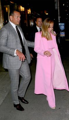 Photogenic Outfits, Jennifer Lopez Outfits, Boss Lady Outfit, Lady Outfit, Alexander Mcqueen Dresses, Pant Suits, Pink Suit, Mode Inspiration, Dress And Heels