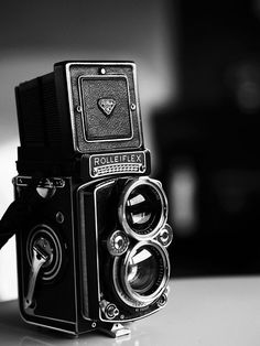 an old fashioned camera sitting on top of a table