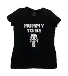 Mummy To Be T-Shirt - New Mum Shirt - Mom Halloween T Shirt - Mom Halloween Costume - Baby Announcement - Fall Pregnancy >> THIS IS NOT A MATERNITY SHIRT BUT A LADIES SLIM FITTED SHIRT MEANT FOR WOMEN IN THE EARLY PREGNANCY STAGE << For this design on a Maternity Style Shirt click here: https://www.etsy.com/ca/listing/462456132/halloween-pregnancy-announcement-shirt Love this design? Check out our other Halloween T-Shirts: https://www.etsy.com/ca/shop/CherryTees?section_id=17158524&ref=shopsecti Tshirt Halloween Costumes, Mom Halloween Costumes, Fall Pregnancy Announcement, Halloween Pregnancy Announcement, Mummy To Be, Pregnant Halloween, Baby Pregnancy, Fall Maternity, Pregnancy Announcement Shirt