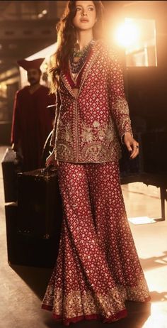 Brocade Sharara Suit, Brocade Dress Indian, Indian Sangeet Outfit, Brocade Suit Design, Brocade Outfits, Garara Designs, Garara Dress, Brocade Suits, Gharara Designs