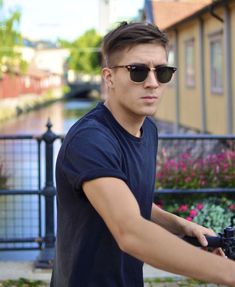 Excellent quality. Clubmaster Glasses Mens, Clubmaster Glasses, Ray Ban Aviator, Men's Hairstyles, Man Fashion, Girls Dream, 2015 Fashion, Fashion Lookbook