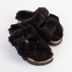 Birkenstock Black Shearling Teddy Lambskin Sandals L With Top Double Straps And Adjustable Buckles. Stay Comfy And Extra Cozy! Nwt No Box Size 6 Black Faux Fur Slippers For Winter, Black Faux Fur Slippers With Round Toe, Shearling Sandals With Faux Fur Lining And Round Toe, Round Toe Sandals With Faux Fur Lining In Shearling, Black Flat Heel Slippers For Winter, Black Flat Heel Winter Slippers, Winter Sandals With Faux Fur Lining And Round Toe, Winter Shearling Sandals With Round Toe, Birkenstock Eva Sandals