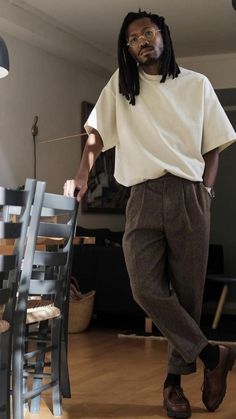 Bohemian Male Outfit, Men’s Fall Fashion 2022, Casual Dark Academia Outfits Men, Brown Pants Men Outfit, Male Vintage Outfits, Male Spring Outfits, Quirky Mens Fashion, Dark Academia Summer Outfit Men, Old School Outfits Men