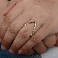 This ring is made with Magician's Wishbone Ring Solid 14K Yellow Gold Plain Chevron Band Ring Handmade Fine Minimalist Good Luck Stackable Ring. * SKU: SR01862 * Made to order. * Gold Purity: 18K Solid Yellow Gold (stamped) * Custom Gold Color: Yellow, Rose, White Gold * Custom Gold Purity: 9K/14K/18K (Charges Apply) ✦ Product Measurements:- Ring Size: 3 to 10 (All sizes available) ✦ Shipping We are located in USA NY, We ship worldwide by USPS, UPS, and FedEx. Since most items are 'made to order Gold Rings Daily Wear, Minimal Ring Design For Women, Vanki Ring Gold, Wish Bone Ring, Ring Designs Unique, Minimalist Gold Rings, Plain Gold Jewellery