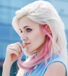 2 Toned Hair Color Ideas, Two Tone Hairstyle, 2 Tone Hair Color, 2 Tone Hair, Hidden Hair Color, Color Block Hair, Two Tone Hair, Two Toned Hair, Pink Blonde Hair