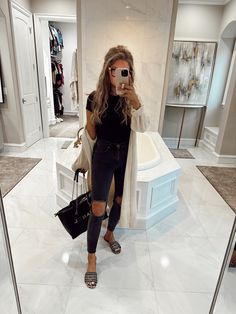 Dressy Casual Spring Outfits, Casual Spring Dinner Outfit, Classy Neutral Outfits, Comfy Night Out Outfit, Casual Night Out Outfit Spring, Trendy Mom Outfits Spring, Cute Casual Dinner Outfits, Moms Night Out Outfit, Mother’s Day Outfit