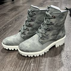 Cute Camo Boots Kylie Green, Camo Boots, Kendall Kylie, Kendall + Kylie, Moto Boots, Combat Boots, Womens Boots, Camo, Size 10