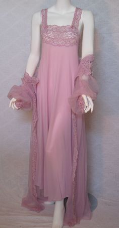 Vintage Pink Night Dress, 1970s Nightgown, Beautiful Nightgown, Looks Pinterest, Night Gowns, Peignoir Sets, Vintage Nightgown, Vintage Life, Pretty Lingerie