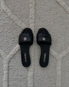 Dhgate Finds, Successful Girl, Chanel Slippers, Chanel Slides, Luxury Slippers, Luxury Sandals, Aesthetic Luxury, Cute Shoes Heels, Shoes Heels Classy