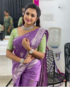 Lavender Saree, Saree Color Combinations, Combination Dresses, Blouse Designs High Neck, Sarees South Indian, Saree Wearing Styles, Bridal Sarees South Indian, Saree Blouse Neck Designs, Wedding Saree Blouse Designs