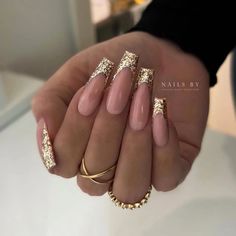 Golden Nails Designs, Ongles Beiges, Golden Nails, Gold Glitter Nails, Rose Nails, Glam Nails, New Year's Nails