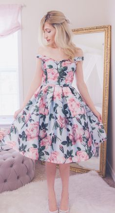 Tips On Where To Shop For Girly Clothes Carrie Outfits, Stile Punk Rock, Stile Pin Up, Fashion Infographic, Look Grunge, Girly Girl Outfits, Robes Vintage, Beautiful Floral Dresses, Girly Dresses