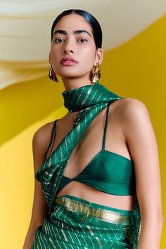 Green saree with linear woven motifs and contrast gold tassel border. Comes with unstitched blouse piece. - Aza Fashions Sarees Banarasi, Green Saree, Fashion App, Banarasi Sarees, Handloom Saree, Sarees Online, Blouse Piece, Aza Fashion, Hand Weaving