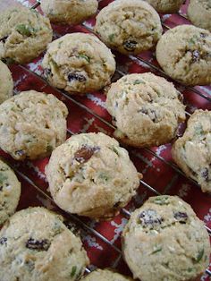 a bunch of cookies that are sitting on a rack