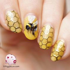 Hey honey, bee happy! OK bad joke but I just had a lot of fun making this design :D It was SO COOL to see my ideas come together like this! Nail Room Ideas, Bee Nails, Opal Nails, Chrome Nail Art, Nail Room, Yellow And Black, Queen Bee, Chrome Nails