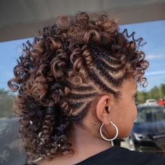 Side Flat Twist Hairstyles, Crochet Mohawk Hairstyle, Mohawk Curly Hair, Braided Mohawk For Black Women, Mohawk Braids, Natural Hair Mohawk, Curly Mohawk Hairstyles, Mohawk Updo, Braided Mohawk