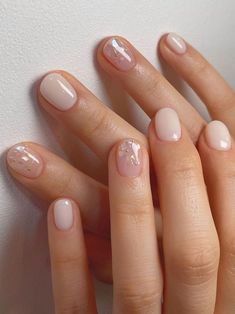 Simple Summer Nail Art 2024, Neutral Nail Ideas Gel, Short Nails Natural Designs, Cute Short Neutral Nails, Short Nails Trending, Neutral Gelish Nails, Nail Art Subtle, Korean Nail Art Pastel, Nail Art Designs On Short Nails