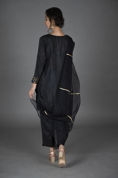 This black ensemble includes an embroidered top adorned with multicolored sequins, paired with matching trousers in Heritage’s signature cut, and elegantly draped with a timeless organza dupatta to complete the look. TOP: Silk TROUSER: Silk DUPATTA: Organza #Eid2021 #EidAlAdha2021 #EidInspo #EidkidsInspo #EidWomensClothes #buyNAVAwearNAVA #EidAlFitr2021holiday Eid Dresses, Desi Wedding, Silk Trousers, Organza Dupatta, Silk Dupatta, Indian Ethnic Wear, Heritage Collection, S Signature, Indian Style