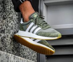 Adidas I 5923, Green Sneakers Outfit, Sneaker Outfits, Look Adidas, Green Adidas, Sneakers Fashion Outfits, Latest Shoe Trends, Adidas Sneaker