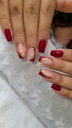 Christmas Nail Red And Gold, Cute Red And Gold Nails, Red And Gold Xmas Nails, Red And Gold Christmas Nail Designs, Red And Gold Acrylics, Red Nails With Art, Red Nail Christmas Designs, Cute Nail Designs Red, Christmas Nails Gold And Red