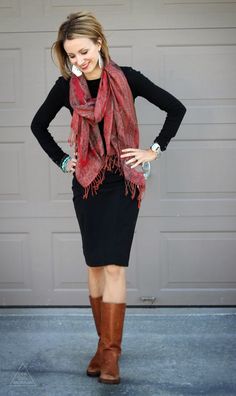 Black dress, brown boots and a red fringe scarf Riding Boot Outfits, Mode Ab 50, Looks Kate Middleton, Rok Outfit, Wear Black Dresses, Dress Scarf, Red Scarves, Work Attire, Looks Style