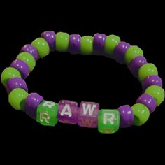 Bed Bracelet Ideas, Beaded Bracelets With Words Funny, Kandi Braclet Ideas, Matching Kandi Bracelets For Friends, Funny Things To Put On Bracelets, Kandi Singles Ideas Words