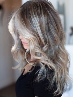 Jahodová Blond, Mushroom Blonde Hair, Mushroom Blonde, Winter Blonde Hair, Winter Blonde, New Hair Ideas, Brown Ombre Hair, Ash Blonde Balayage, Blond Balayage