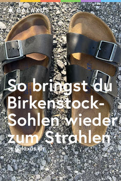 Die Innensohlen deiner Birkenstocks haben sich dunkel verfärbt? Kein Grund zur Sorge. Um sie wieder frisch aussehen zu lassen, brauchst du weder fancy Pflegeprodukte noch Wasser und Seife. Birkenstock