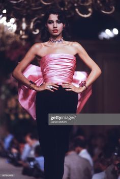 Défilé Yves Saint Laurent, Haute-Couture, Automne-Hiver 83/84 à Paris : News Photo Princess Dress Patterns, Saint Laurent Fashion, Colorful Wardrobe, Iconic Dresses