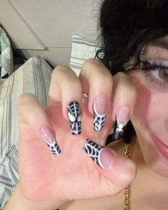 Spider man nails aesthetic Spider Man Nails, Man Nails, Asian Nails, Anime Nails, Diy Acrylic Nails, Nails Aesthetic