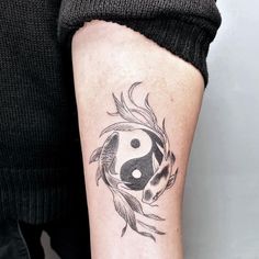 yinyangtattoo Koi Fish Yin Yang Tattoo For Men, Detailed Koi Fish Tattoo, Ying Yang Tattoo Men, Yon And Yang Koi Fish Tattoo, Yin N Yang Tattoos, Yun Yang Tattoo, Coy Fish Ying Yang Tattoo, Koi Ying Yang Tattoo, Yin And Yang Koi Fish Tattoo