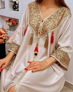 Tunisian Clothes, Algerian Clothing, Moslem Fashion, Kaftan Designs, Mode Kimono, Modern Hijab Fashion, Blouse Casual Fashion, Beautiful Long Dresses, Mode Abaya