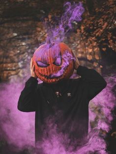 Techno Shirt, Overwatch Mei, Halloween Photo Shoot, Rauch Fotografie, Halloween Shoot, Pumpkin Wallpaper, Halloween Humor, Halloween Songs, Halloween Photography