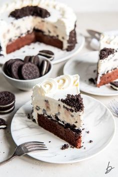 there is a piece of cake with oreo cookies on it