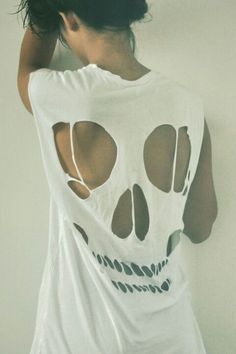 Cut Tshirt Diy, Tee Shirts Diy, Distressed Tshirt Diy, Cut Shirt Designs, Diy Cut Shirts, Diy Skulls, Cutout Shirts, Cut Up Shirts, Diy Clothes Refashion