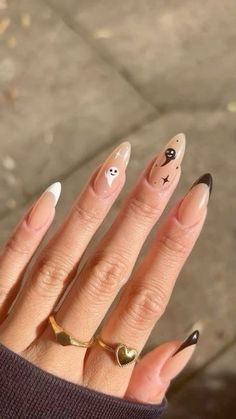 Browse 50+ Halloween nails for some spooky fun! You'll find Halloween nail art and Halloween nail designs for some trick or treating fun  #nails #halloween #nailideas #fallnails #spooky #floral #pumpkin #sweater #pink Nagel Tips, Halloween Nail, Neon Nails, Manicure Y Pedicure, Dream Nails