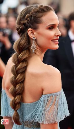 #hairstyles #haircut Braided hairstyles have been a timeless favorite, loved for their versatility, beauty, and the way they add an effortless elegance to any look. While traditional braids like French braids, fishtails, and box braids have long been popular, there are countless other styles that can elevate your hair game. If you’re looking to explore fresh, unique braid styles, this guide is here to inspire you. These 20 unique braid styles will not only refresh your look but also keep you... French Braid Fishtail, Bridesmaid Braided Hairstyles, Formal Braided Hairstyles, Formal Braid, Unique Braid Styles, Beautiful Braid Hairstyles, Traditional Braids, Messy Braided Hairstyles, Dutch Pigtail Braids